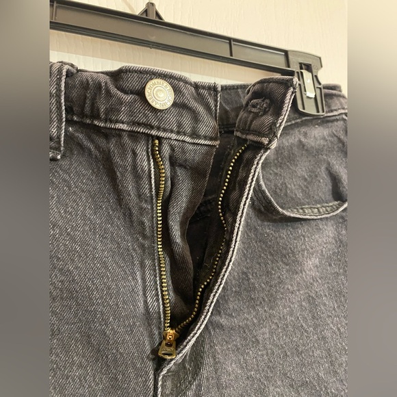 Abercrombie & Fitch 90s Relaxed Cut Off High Rise Black Denim Shorts Size 27 - Picture 10 of 14